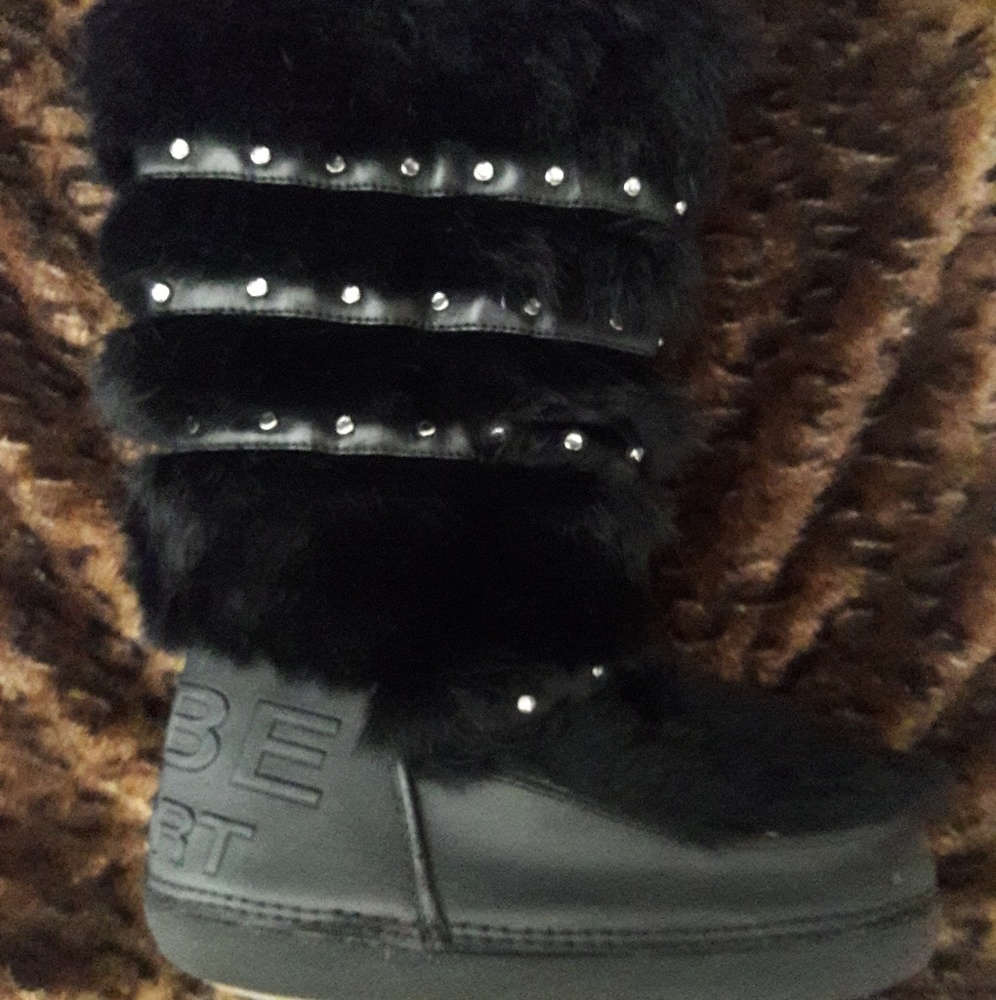 BEBE Sport rabbit fur sz 6 or 7crystal ugg boots